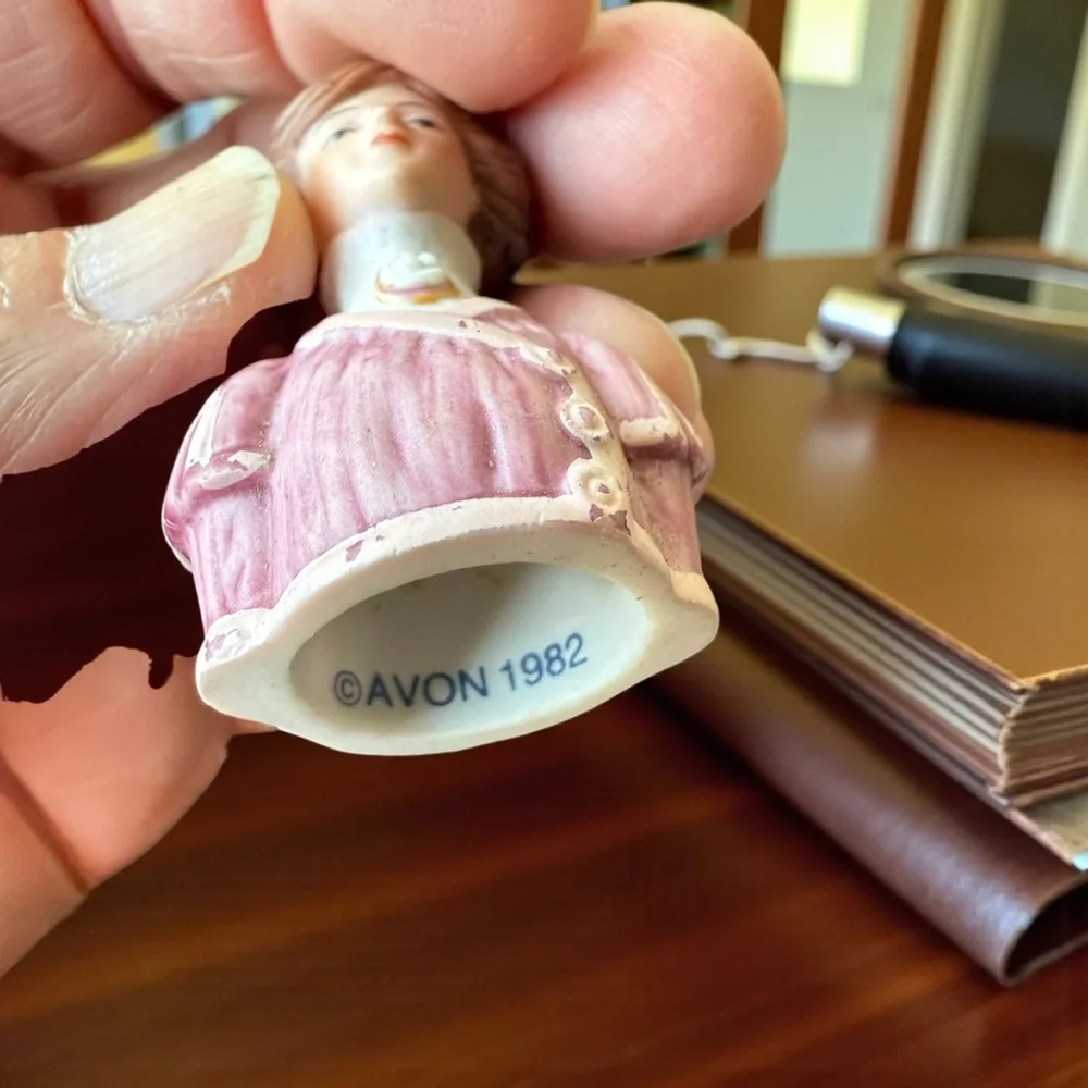 Avon Fashion Silhouettes Porcelain Thimbles Set of 3 Vintage Original - Picture 3 of 5